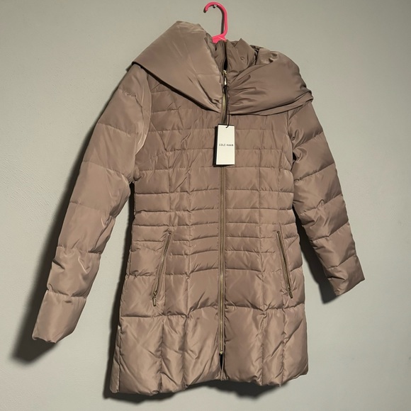 NWT Cole Han Small Tan Puffer Down Feather Shawl Coat Cashew - Picture 1 of 10